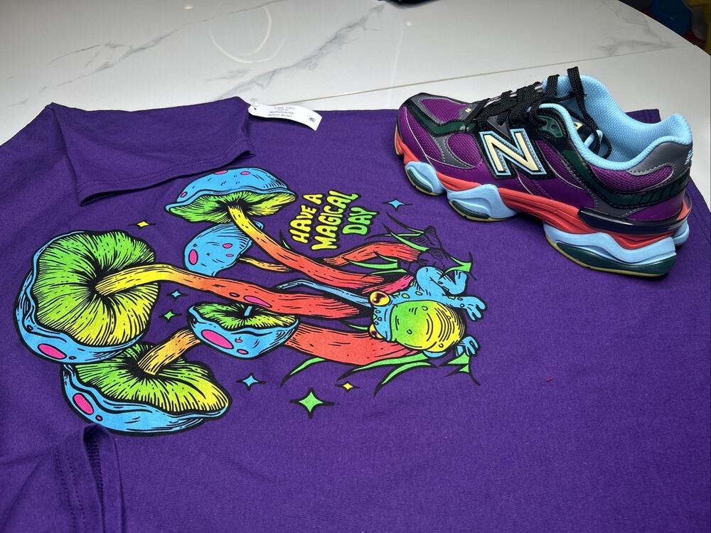Have a Magical Day Shirt Medium Mushroom Graphic T-Shirt Purple Relaxed Tee New